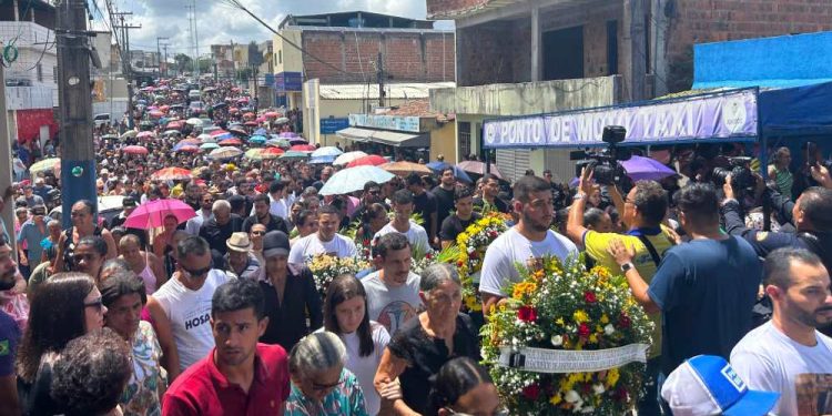 Recém-empossado delegado em SP é sepultado em Pernambuco após morte em assalto