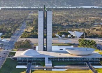 Flávio Dino bloqueia R$ 4,2 bi em emendas e solicita investigação da PF