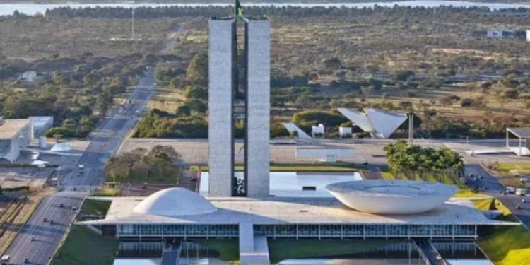 Flávio Dino bloqueia R$ 4,2 bi em emendas e solicita investigação da PF