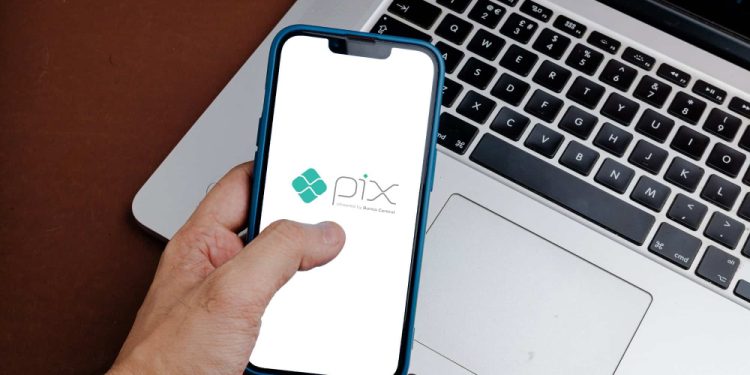 Governo anuncia medida provisória para proibir tributação e taxas no PIX