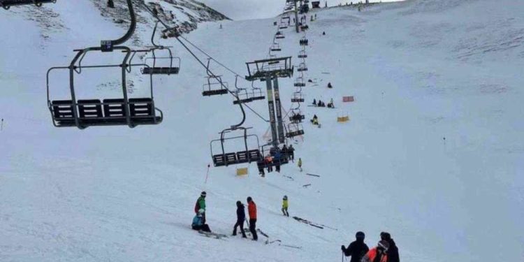 Falha em teleférico de estação de esqui na Espanha deixa 30 feridos, quatro em estado grave