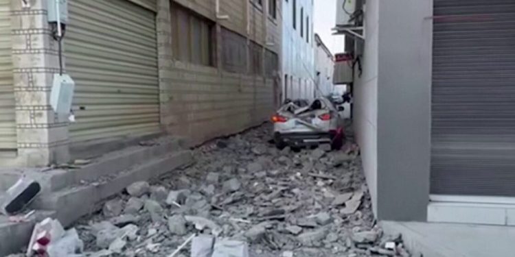 Sismo de magnitude 6.8 foi sentido até na capital do Nepal