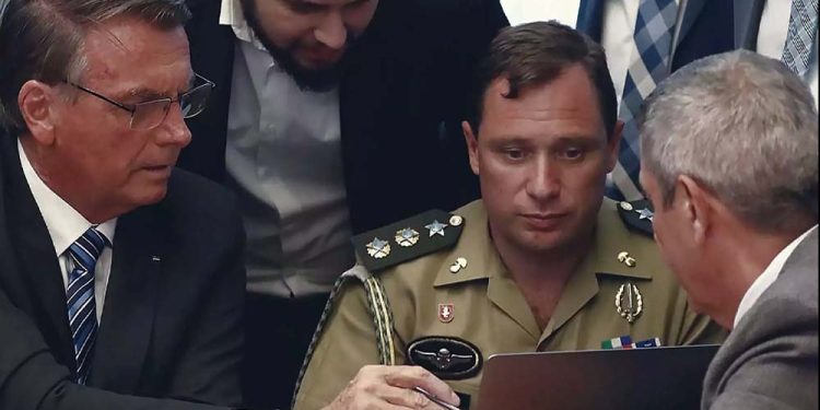 Jair Bolsonaro, Mauro Cid e Braga Netto foram denunciados por Golpe de Estado
