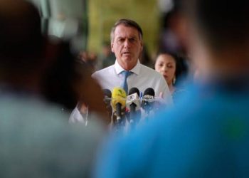 Bolsonaro rebate denúncia da PGR e acusa governo de perseguição política.