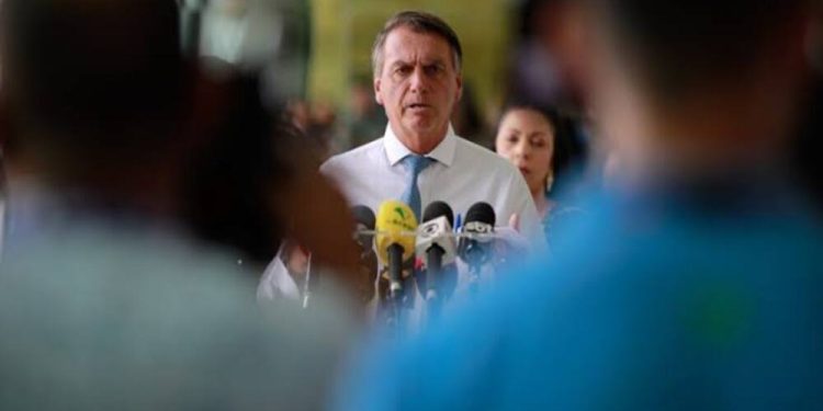 Bolsonaro rebate denúncia da PGR e acusa governo de perseguição política.