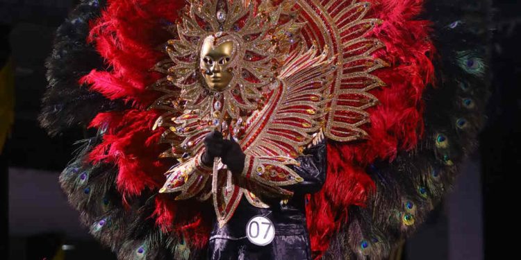 Sandra Farias venceu o concurso Bal Masqué 2025, com a fantasia "O Enigma de Isis"