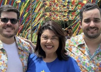 Diogo Beltrão diretor de marketing; a atriz Fabiana Karla; e o presidente da Empetur, Eduardo Loyo (da esq. para dir.)