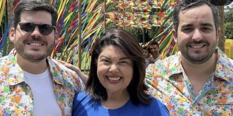 Diogo Beltrão diretor de marketing; a atriz Fabiana Karla; e o presidente da Empetur, Eduardo Loyo (da esq. para dir.)