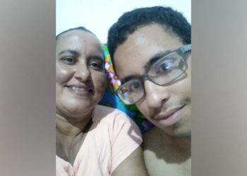 Juan Pablo da Silva Melo e a mãe Eliene Maria da Silva