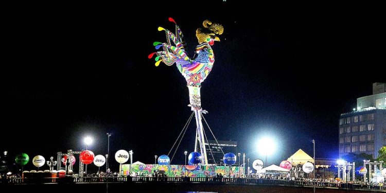 O Galo da Madrugada é considerado o maior do mundo