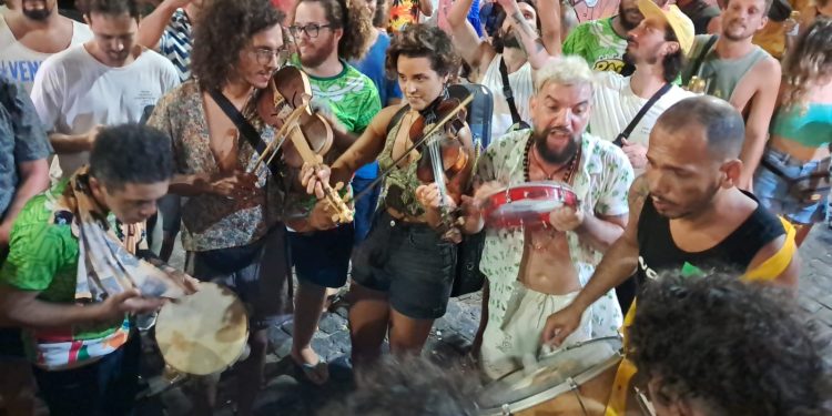 Do violino à zabumba: encontro musical celebra tradição comunitária de Olinda