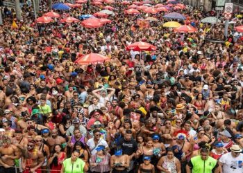 Xixi na rua pode render multa no Carnaval