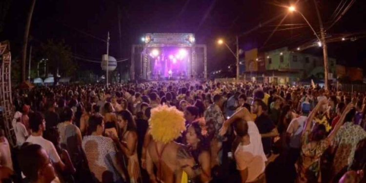 Carnaval começa na sexta no Novo Cais e segue por 12 bairros do Recife