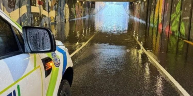 Chuvas Fortes interditam túnel Josué de Castro no Recife