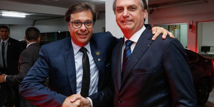 Pesquisa eleitoral sem Bolsonaro gera revolta entre apoiadores