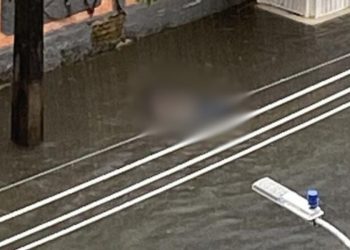 Homem morre em área alagada no Centro do Recife