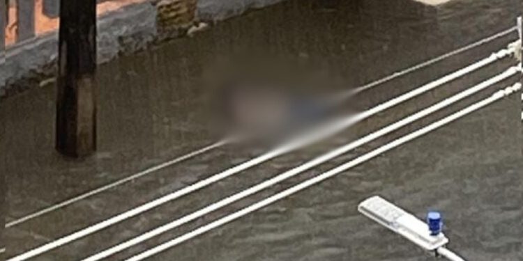 Homem morre em área alagada no Centro do Recife