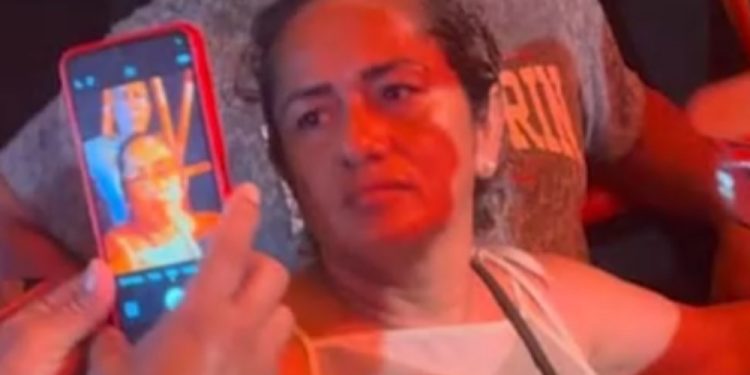 Uma das suspeitas foi presa em posse de vários aparelhos eletrônicos