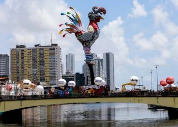 Galo da Madrugada é considerado o maior bloco carnavalesco do mundo.