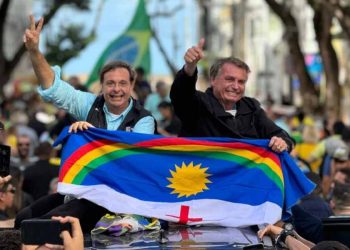 Bolsonaro recebe título de cidadão em Vitória de Santo Antão durante passagem por PE