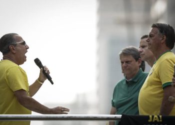 Silas Malafaia, Tarcísio de Freitas e Jair Bolsonaro durante manifestação