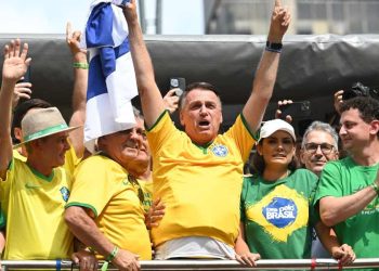 Inelegível até 2030, Bolsonaro aposta em apoio popular em ato no Rio