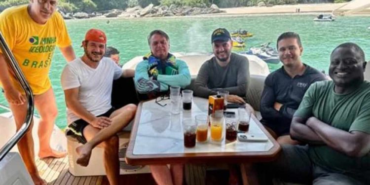 Presidente do União Brasil se encontra com Bolsonaro em Angra dos Reis, mesmo com partido na base aliada de Lula