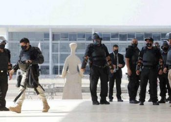 Em novembro de 2024, homem-bomba causou explosões em frente ao STF