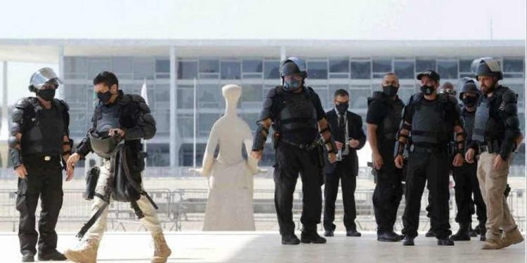 Em novembro de 2024, homem-bomba causou explosões em frente ao STF