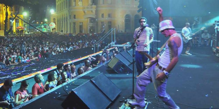 Grandes atrações agitam o Carnaval do Recife nesta segunda-feira