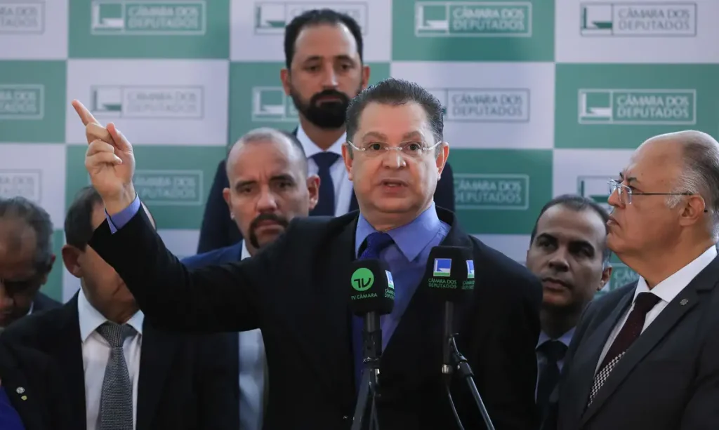 Com encontro na tarde desta terça-feira (25) bancada do PL não assistirá a julgamento de Bolsonaro