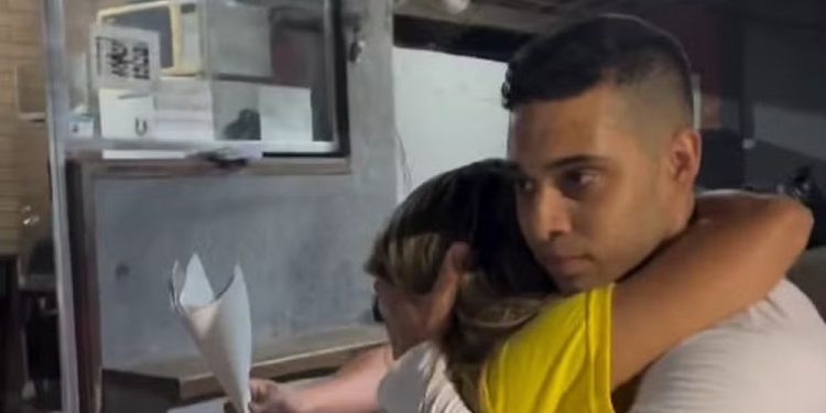 Gabriel Monteiro deixa Bangu 8, no Complexo de Gericinó, na noite desta sexta-feira