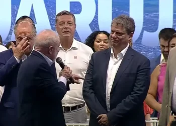 O presidente Lula e o governador de São Paulo, Tarcísio de Freitas (Republicanos) (Canal Gov/Youtube)