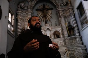 Frei Edilson dos Santos, guardião do Convento de Santo Antônio | Foto: Arhtur Botelho/Folha de Pernambuco