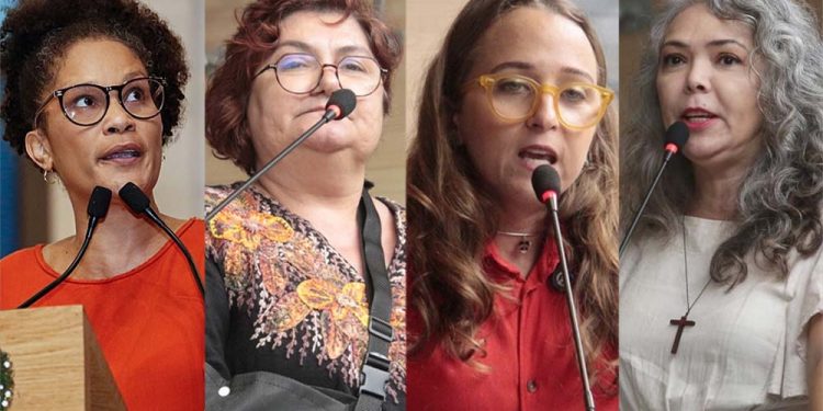 Jô Cavalcanti (PSOL), Cida Pedrosa (PCdoB), Kari Santos (PT) e Liana Cirne (PT) (Esq. p/ dir.)