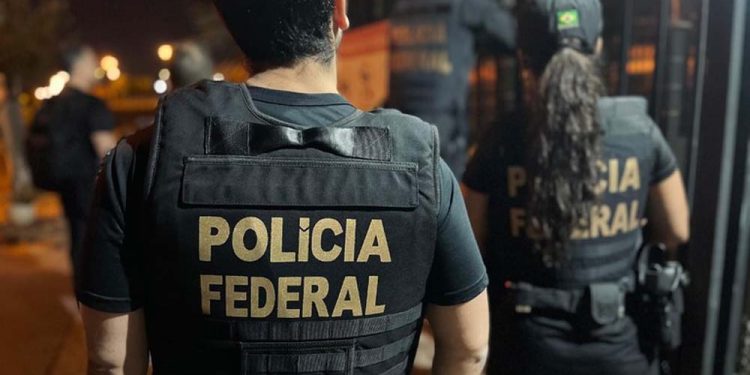 Agentes da Polícia Federal, durante operção