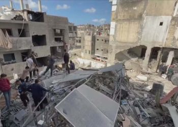 No impasse sobre o cessar-fogo, forças de Israel voltam a bombardear Gaza por terra