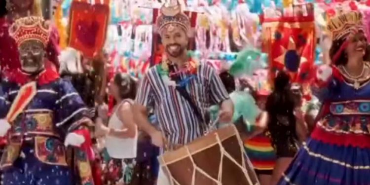 Vídeo da campanha mostra o influencer no Carnaval de PE