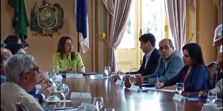 Raquel Lyra e João Campos durante a reunião do Conselho Metropolitano