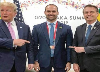 Donald Trump, Eduardo Bolsonaro e Jair Bolsonaro (Da esq. p/ dir.)