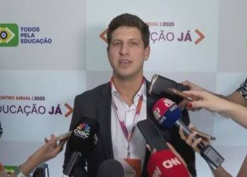 João Campos (PSB) foi mal educado ao receber pergunta e ignorar