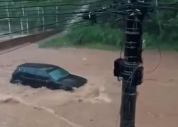 Após perder Golf em enchente, dono ganha solidariedade de fãs de carros para recomeçar