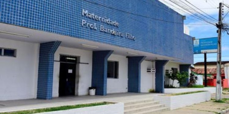 Suspeito de roubos invade maternidade no Recife para escapar de agressões