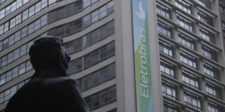 Após dois anos de impasse, governo e Eletrobras chegam a consenso