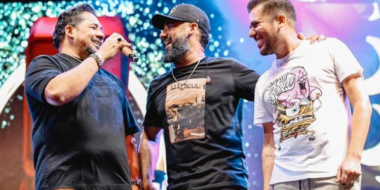 À Vontade tem repertório que vai do forró ao rock - Imagem: Jony Edson