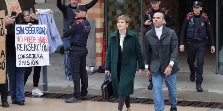 Juízes anulam condenação de Daniel Alves por falta de provas consistentes