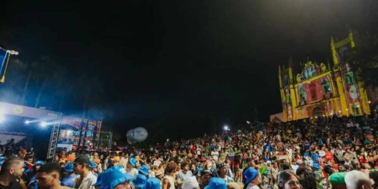 Tiroteio no Carnaval de Olinda deixa 7 feridos, incluindo turista em estado grave