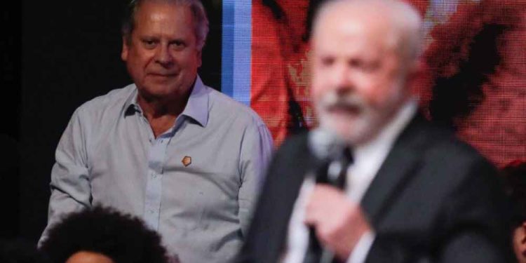 Lula e Dirceu se encontram em festa de Marta Suplicy e discutem possível candidatura
