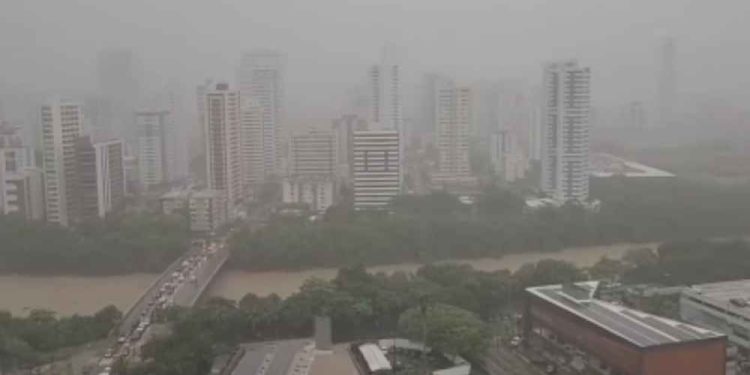 Fortes chuvas atingem o Grande Recife e outras regiões de Pernambuco