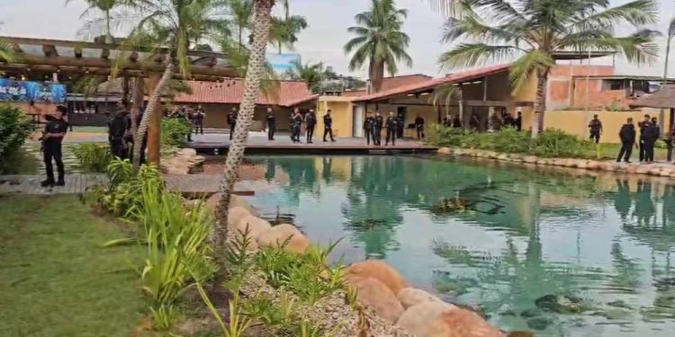 Polícia demole imóveis de luxo ligados ao tráfico